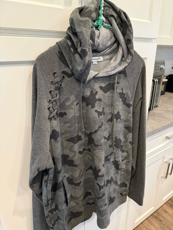 Warehouse One Gray Hoodie with Green & White Braided Detail - Picture 4 of 5